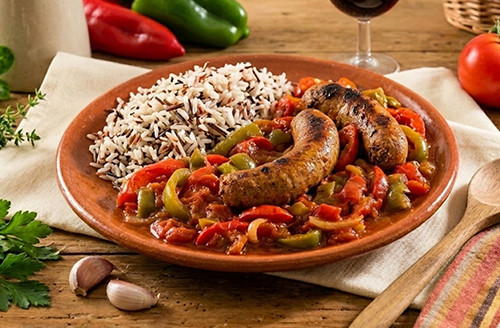Saucisses en piperade au jambon de Bayonne