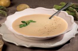 Velouté d'asperges blanches récoltées dans les Landes