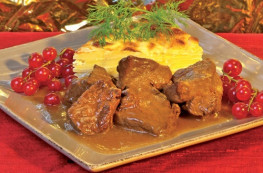 Mitonné de cerf sauce grand veneur